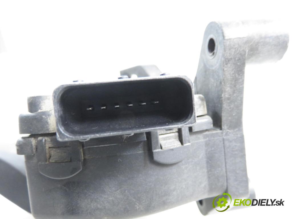 OPEL MERIVA A nadwozie wielkoprzestrzenne (MPV) (X03) MINIVAN 2004 55,00 1.7 DTI 75 - Y 17 DT 1686,00 Potenciometer plynu 93335443DA ; 6PV00811002 (Potenciometer plynového pedálu)