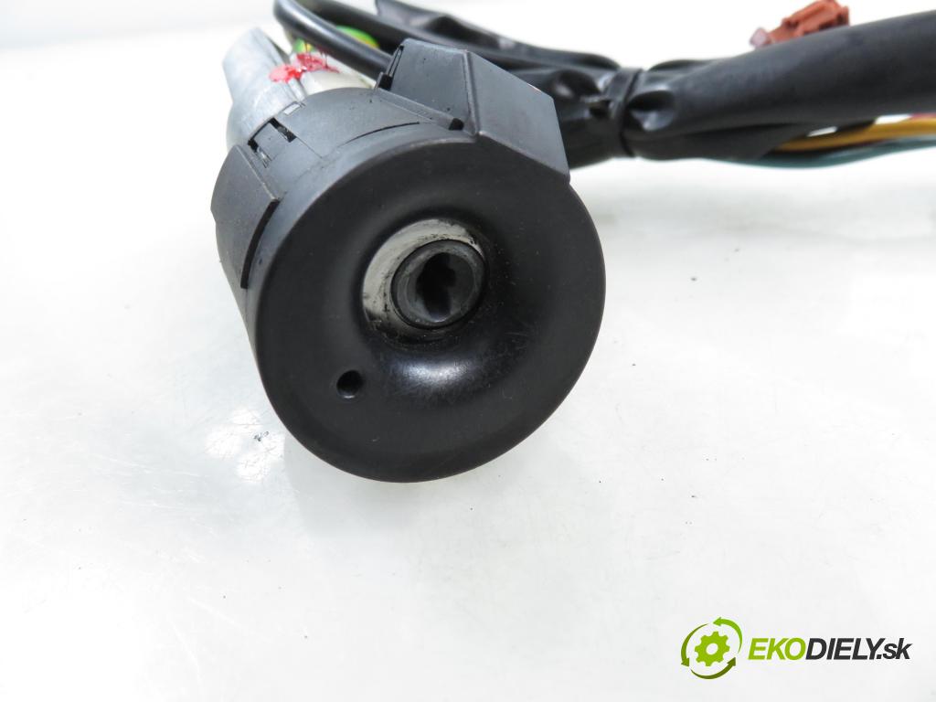 CITROEN XSARA PICASSO (N68) MINIVAN 2004 80,00 1.6 HDi 109 - 9HY (DV6TED4) 1560,00 spinačka 9641551180 (Spínacia skrinka)