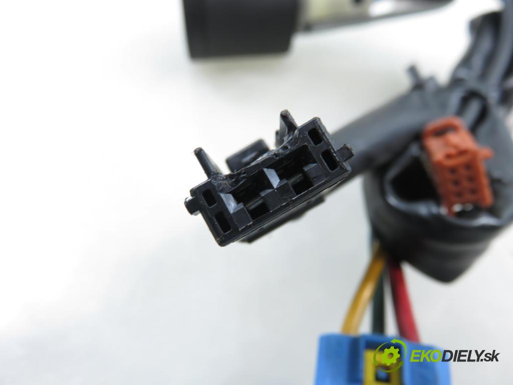 CITROEN XSARA PICASSO (N68) MINIVAN 2004 80,00 1.6 HDi 109 - 9HY (DV6TED4) 1560,00 spinačka 9641551180 (Spínacia skrinka)