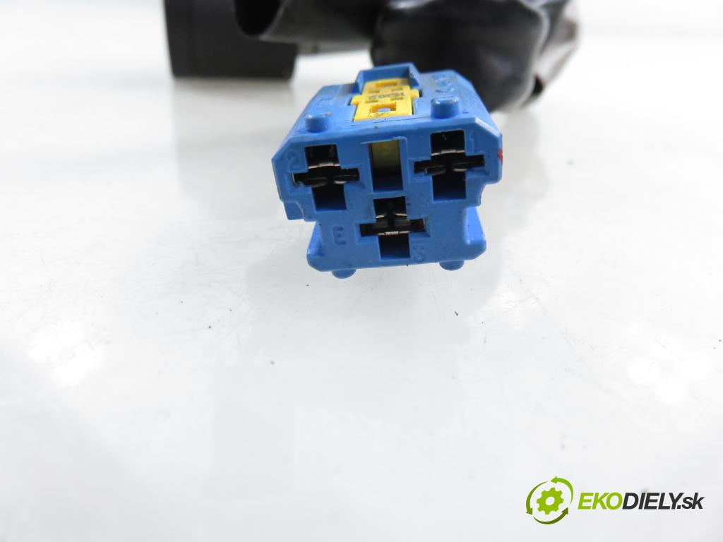 CITROEN XSARA PICASSO (N68) MINIVAN 2004 80,00 1.6 HDi 109 - 9HY (DV6TED4) 1560,00 spinačka 9641551180 (Spínacia skrinka)