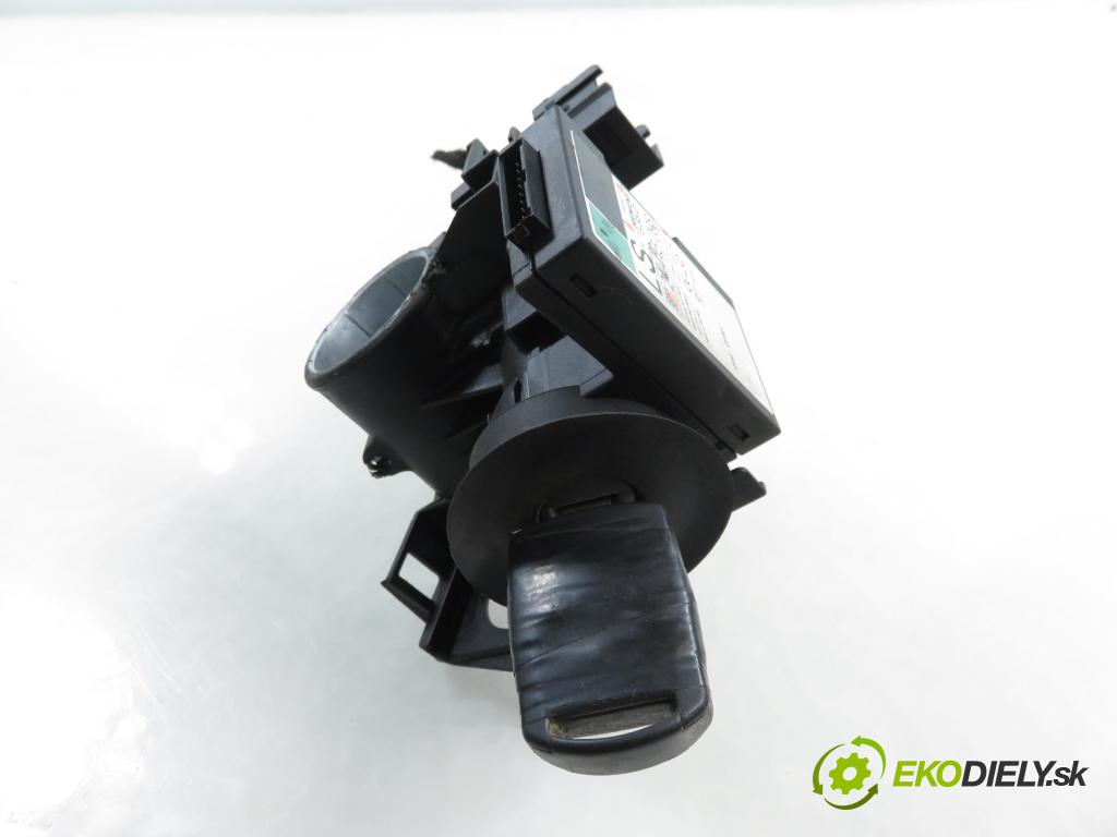 OPEL MERIVA A nadwozie wielkoprzestrzenne (MPV) (X03) MINIVAN 2004 55,00 1.7 DTI 75 - Y 17 DT 1686,00 spinačka 24445098 ; 5WK4763 (Spínacia skrinka)