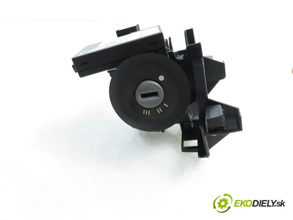 OPEL MERIVA A nadwozie wielkoprzestrzenne (MPV) (X03) MINIVAN 2004 55,00 1.7 DTI 75 - Y 17 DT 1686,00 spinačka 24445098 ; 5WK4763 (Spínacia skrinka)