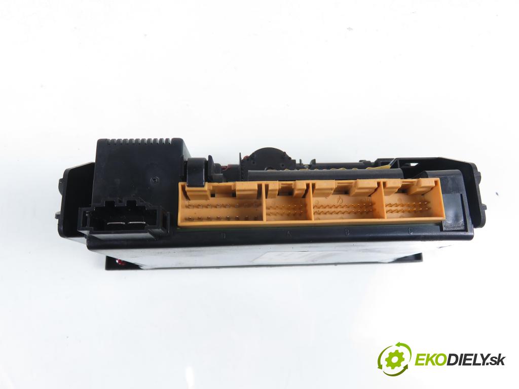 AUDI A2 (8Z0) HB 2002 55,00 1.4 TDI - AMF 1422,00 Panel kúrenia KLIMATRONIK 8Z0820043D ; 5HB00818504