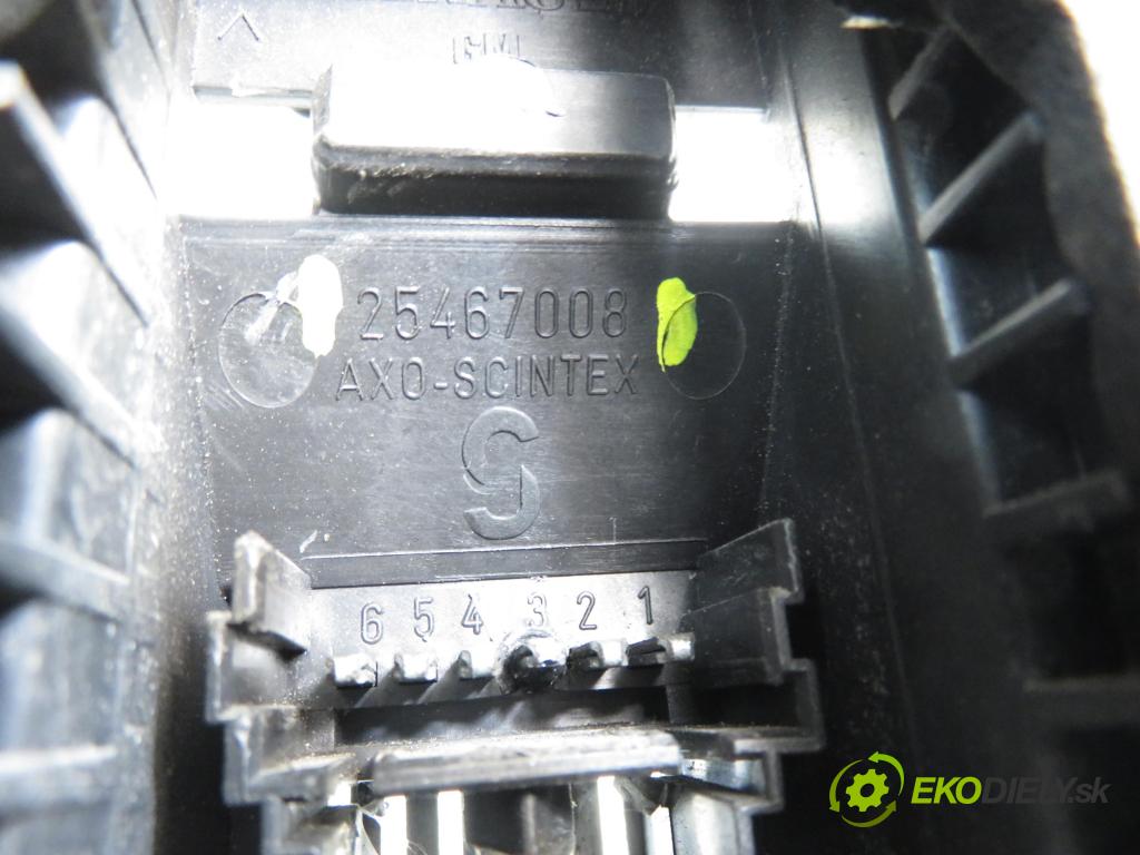 RENAULT TRAFIC II Skrzynia (FL) FURGON 2002 74,00 1.9 dCi 100 - F9Q 760 1870,00 PŘÍSPĚVEK svetla pravý ZADNÍ: 25467008