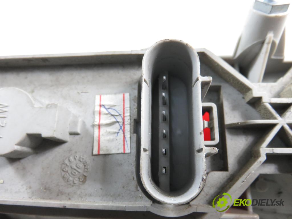 FORD TRANSIT CONNECT (P65_, P70_, P80_) KOMBIVAN 2008 81,00 1.8 TDCi - RWPA 1753,00 světlo pravé zadní 2T1413N412AB