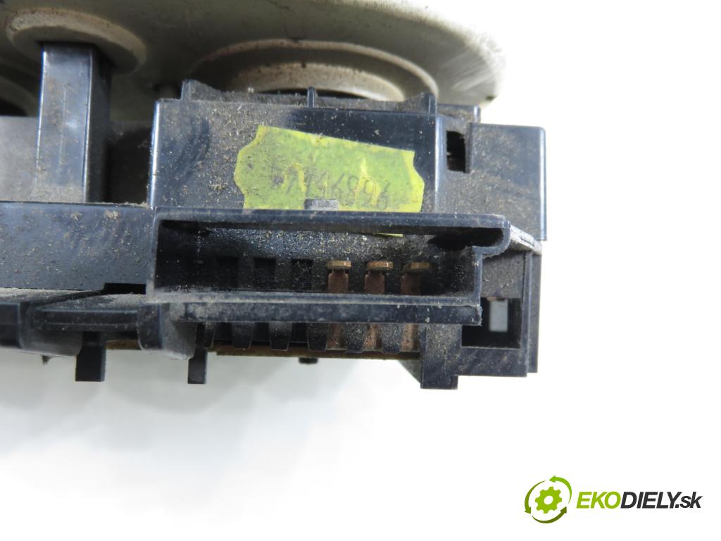 VW LT 28-46 II Platforma / podwozie (2DC, 2DF, 2DG, 2DL, 2DM) KABINA/PLATFORMA 1999 75,00 2.5 TDI - AHD 2461,00 Panel kúrenia F650578D ; 122489583000