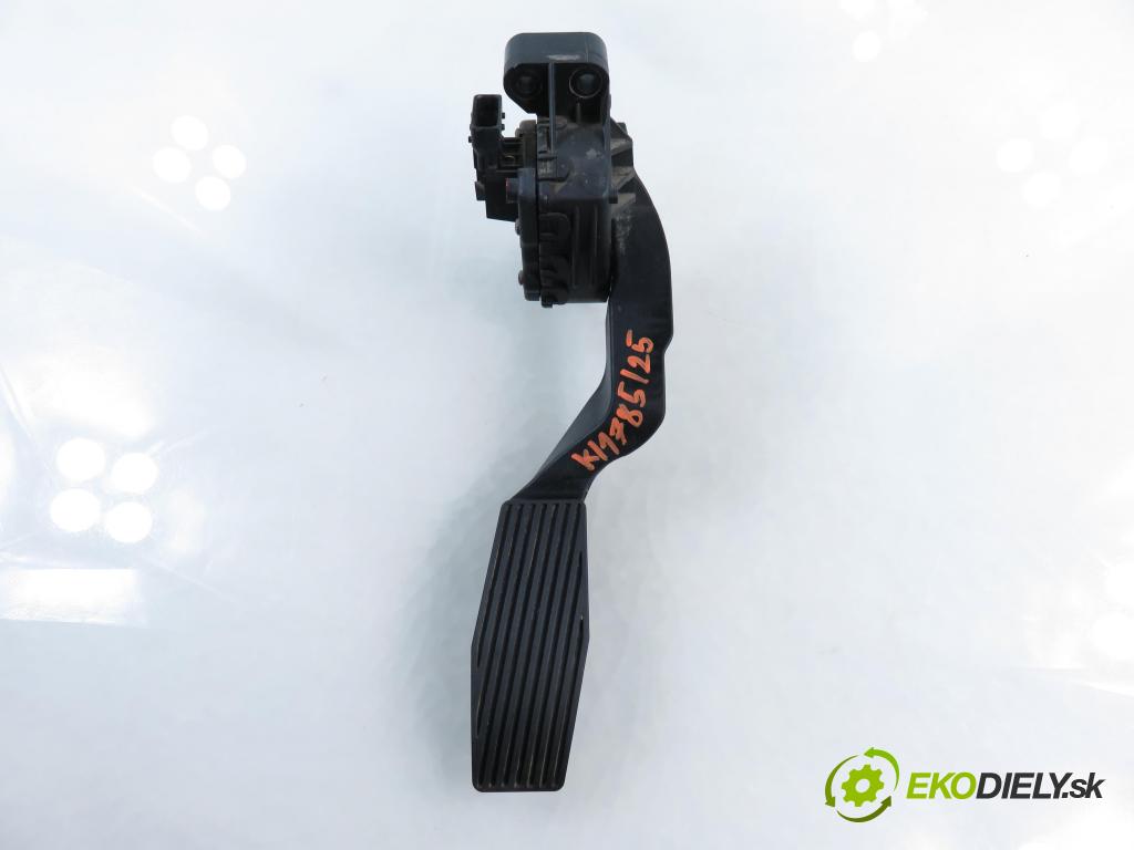 OPEL ZAFIRA A Nadwozie Wielkopojemne (MPV) (T98)  MINIVAN 2002 92,00 1.8 16V 125 - Z 18 XE 1796,00 Potenciometer plynu 9202341BT ; 6PV00811400 (Potenciometer plynového pedálu)