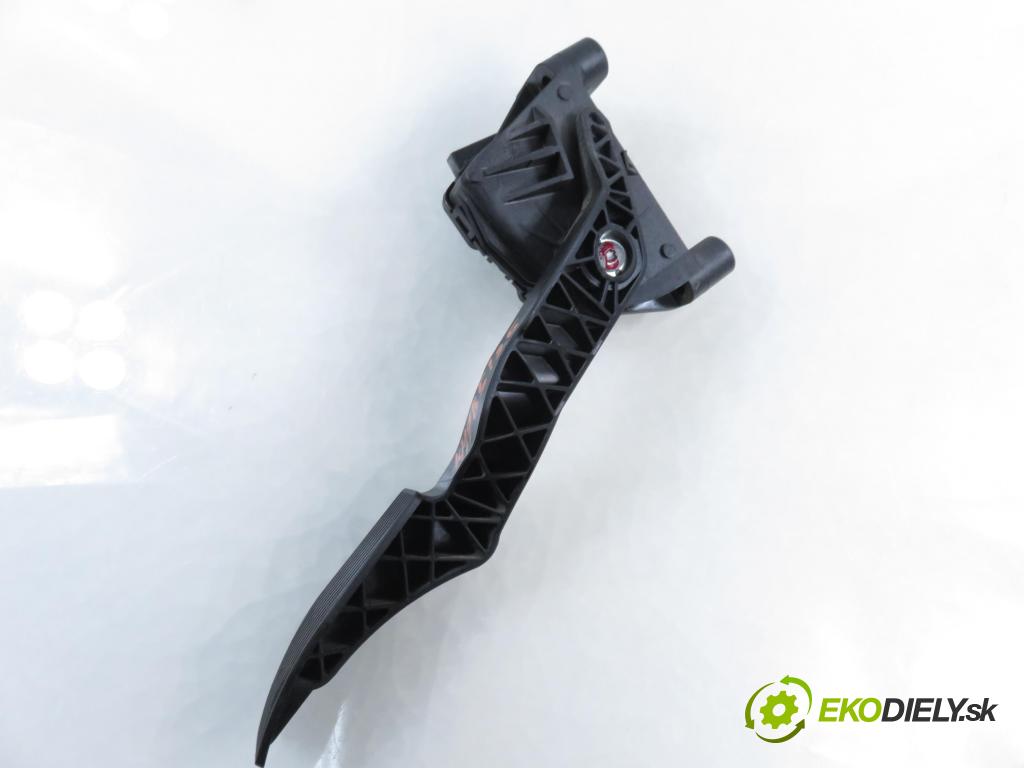 OPEL ZAFIRA A Nadwozie Wielkopojemne (MPV) (T98) MINIVAN 2002 92,00 1.8 16V 125 - Z 18 XE 1796,00 Potenciometer plynu 9202341BT ; 6PV00811400 (Potenciometer plynového pedálu)