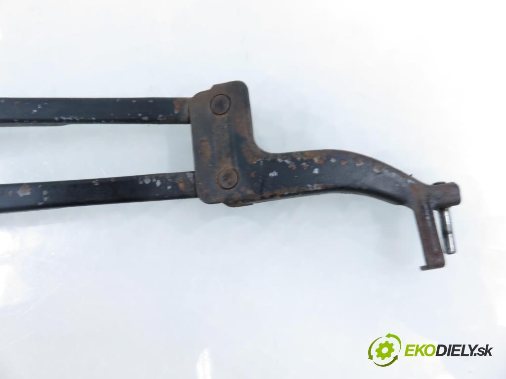 AUDI A2 (8Z0) HB 2001 55,00 1.4 TDI - AMF 1422,00 RAMENO: stierače PP