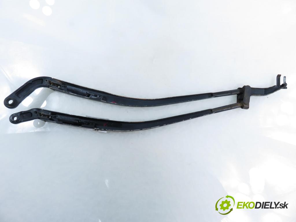 AUDI A2 (8Z0) HB 2001 55,00 1.4 TDI - AMF 1422,00 RAMENO: stierače PP