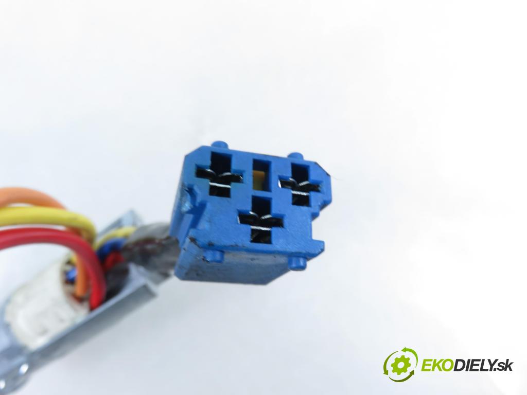 CITROEN XSARA PICASSO (N68) MINIVAN 2002 85,00 1.8 16V - 6FZ (EW7J4) 1749,00 spinačka  (Spínacia skrinka)