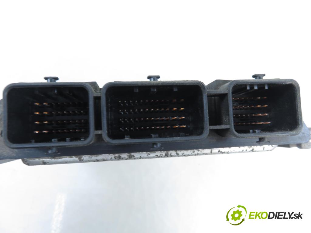 CITROEN XSARA PICASSO (N68) MINIVAN 2004 80,00 1.6 HDi 109 - 9HY (DV6TED4) 1560,00 řídící jednotka motora 0281011233 ; 9655600680