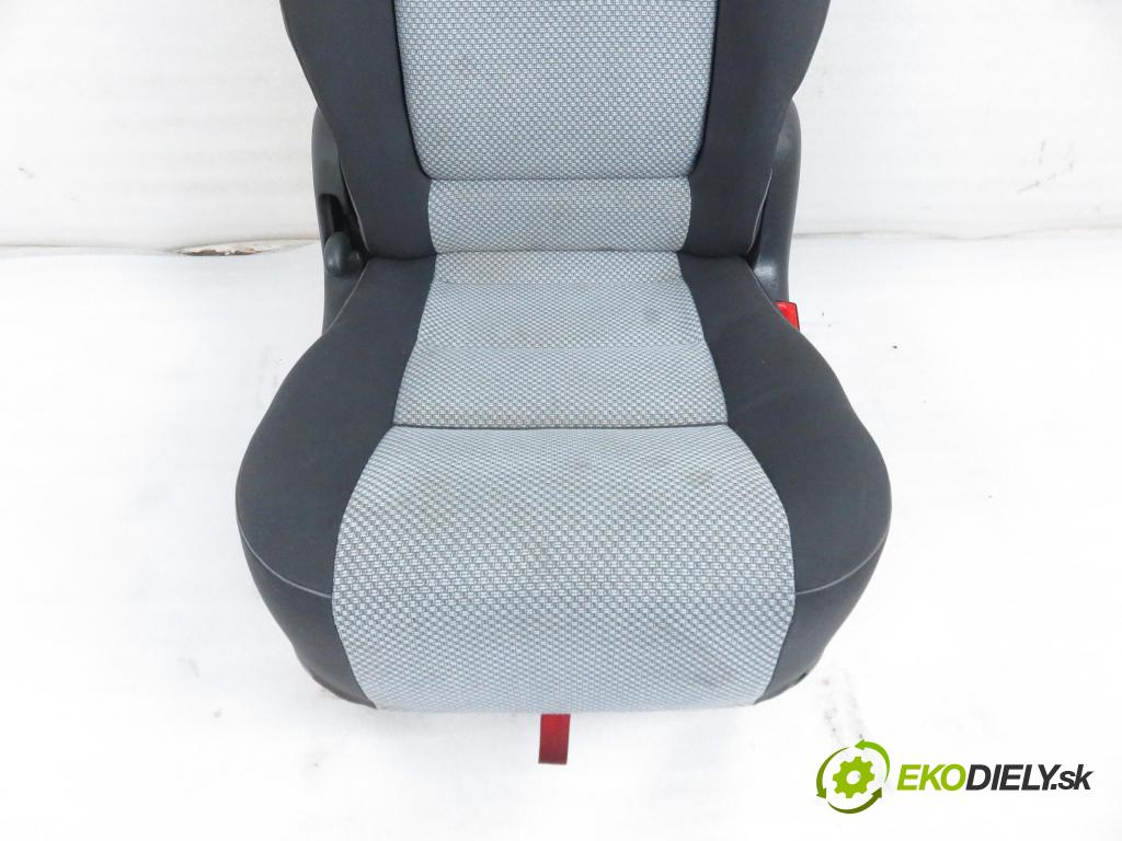 VW SHARAN (7M8, 7M9, 7M6) MINIVAN 2007 103,00 2.0 TDI - BRT 1968,00 Sedadlo 2 rad STREDNÝ: 