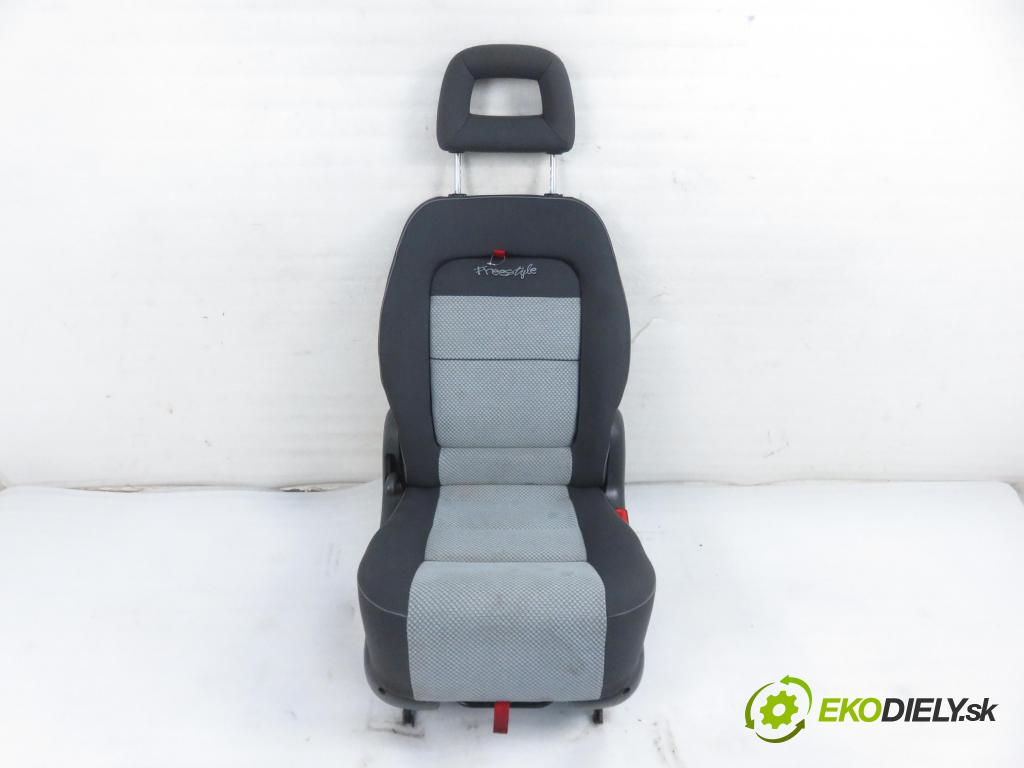 VW SHARAN (7M8, 7M9, 7M6) MINIVAN 2007 103,00 2.0 TDI - BRT 1968,00 Sedadlo 2 rad STREDNÝ: