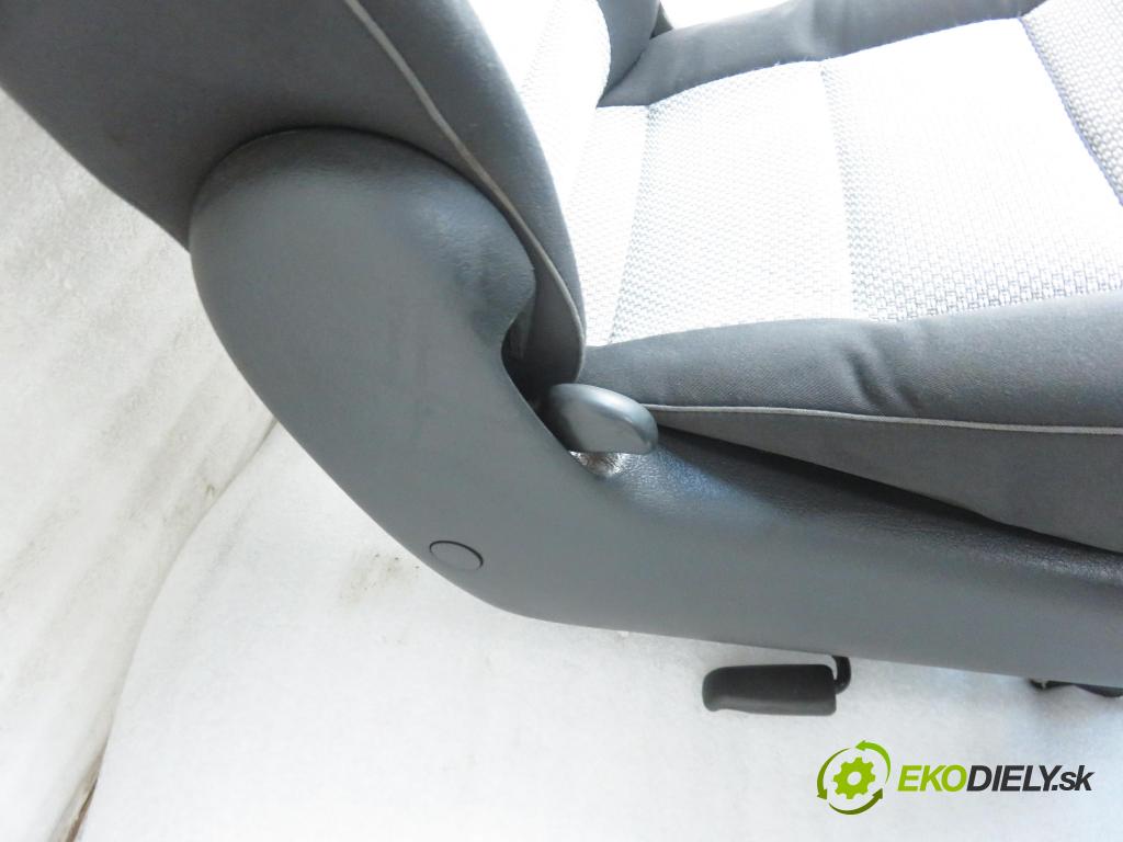 VW SHARAN (7M8, 7M9, 7M6) MINIVAN 2007 103,00 2.0 TDI - BRT 1968,00 Sedadlo 2 rad STREDNÝ: