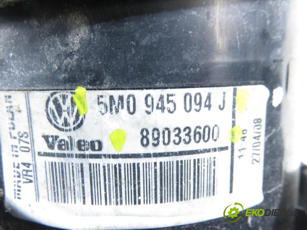 VW GOLF PLUS (5M1, 521) HB 2006 66,00 1.9 TDI - BRU 1896,00 Svetlo pravé zadné kufor 5M0945094J ; 89033600