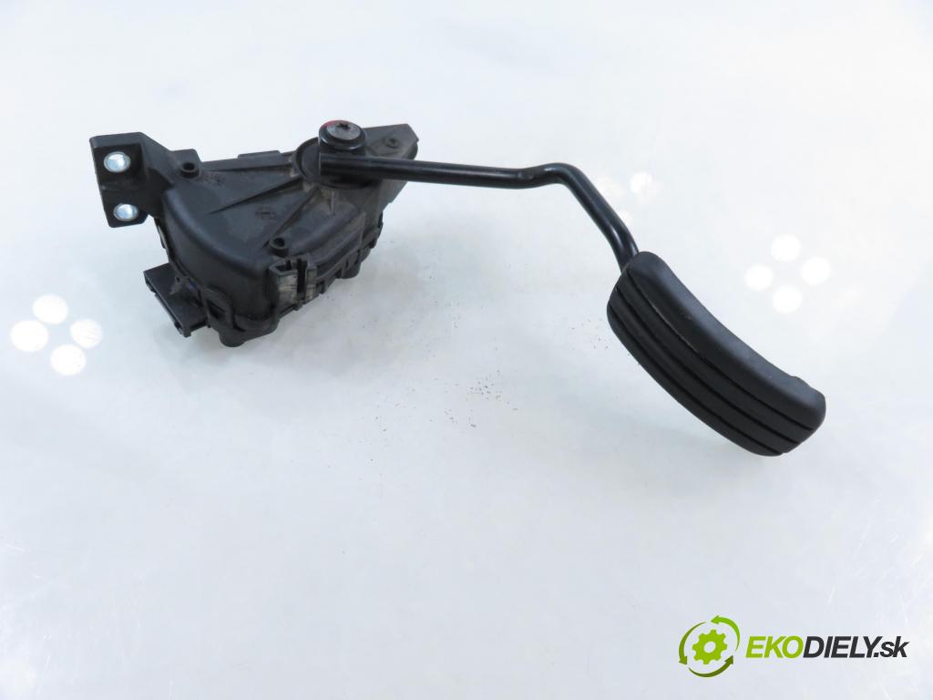 RENAULT TRAFIC II Skrzynia (FL) FURGON 2002 74,00 1.9 dCi 100 - F9Q 760 1870,00 Potenciometer plynu 7700313060 ; 6PV00811914 (Potenciometer plynového pedálu)