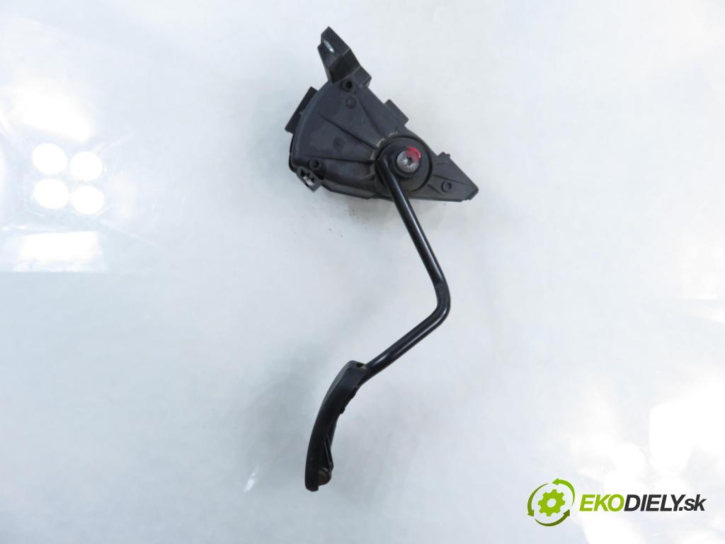 RENAULT TRAFIC II Skrzynia (FL) FURGON 2002 74,00 1.9 dCi 100 - F9Q 760 1870,00 Potenciometer plynu 7700313060 ; 6PV00811914 (Potenciometer plynového pedálu)