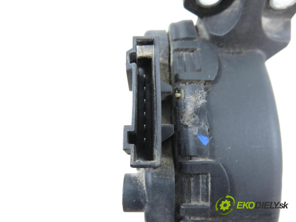 RENAULT TRAFIC II Skrzynia (FL) FURGON 2002 74,00 1.9 dCi 100 - F9Q 760 1870,00 Potenciometer plynu 7700313060 ; 6PV00811914 (Potenciometer plynového pedálu)