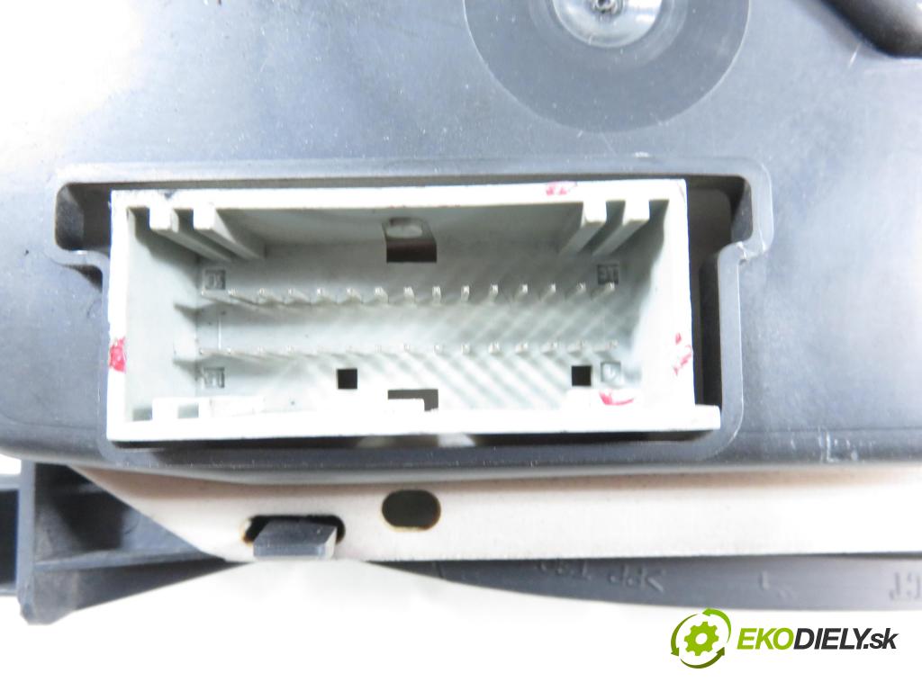 RENAULT TRAFIC II Skrzynia (FL) FURGON 2002 74,00 1.9 dCi 100 - F9Q 760 1870,00 prístrojovka elektrický P8200006337A