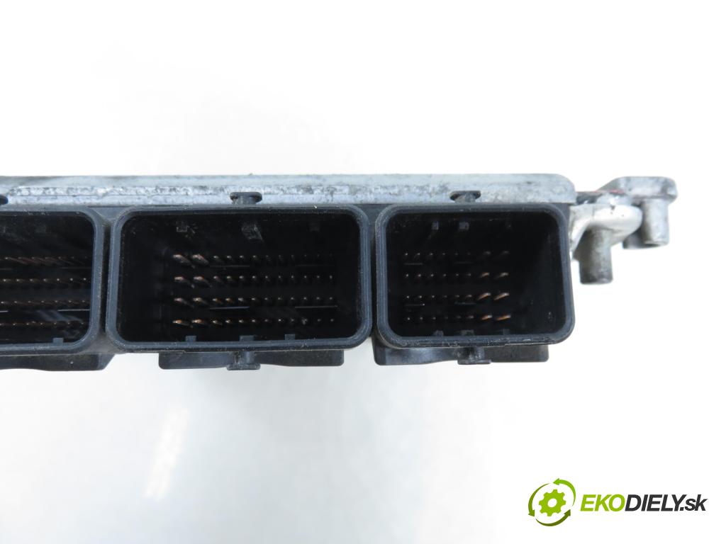 RENAULT TRAFIC II Skrzynia (FL) FURGON 2002 74,00 1.9 dCi 100 - F9Q 760 1870,00 Riadiaca jednotka Motor 8200051608 ; 8200118526 ; 0281010632