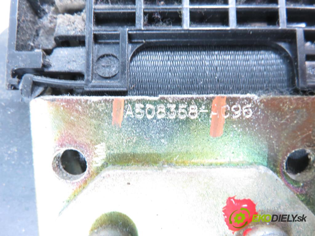 PEUGEOT 206 CC (2D) CABRIO 2002 80,00 1.6 16V - NFU 1587,00 držák BEZPEČNOST LP A508358