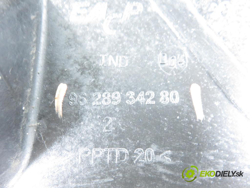 PEUGEOT 206 CC (2D) CABRIO 2002 80,00 1.6 16V - NFU 1587,00 mřížka / maska 9628934280