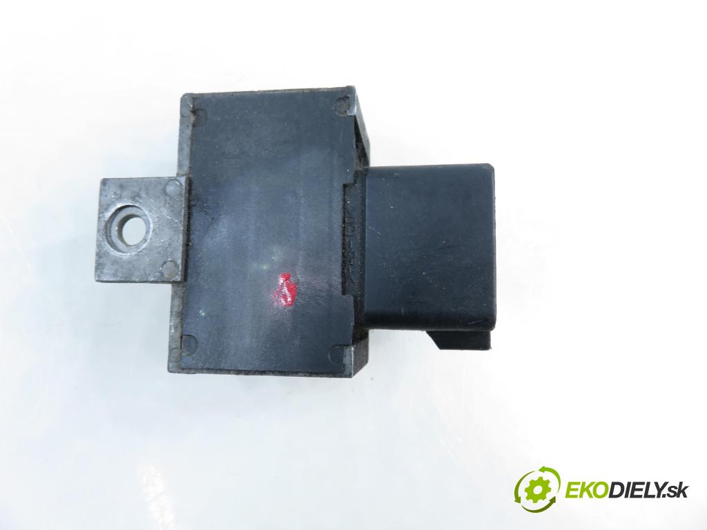 RENAULT TRAFIC II Skrzynia (FL) FURGON 2002 74,00 1.9 dCi 100 - F9Q 760 1870,00 RELÉ: JÚN: