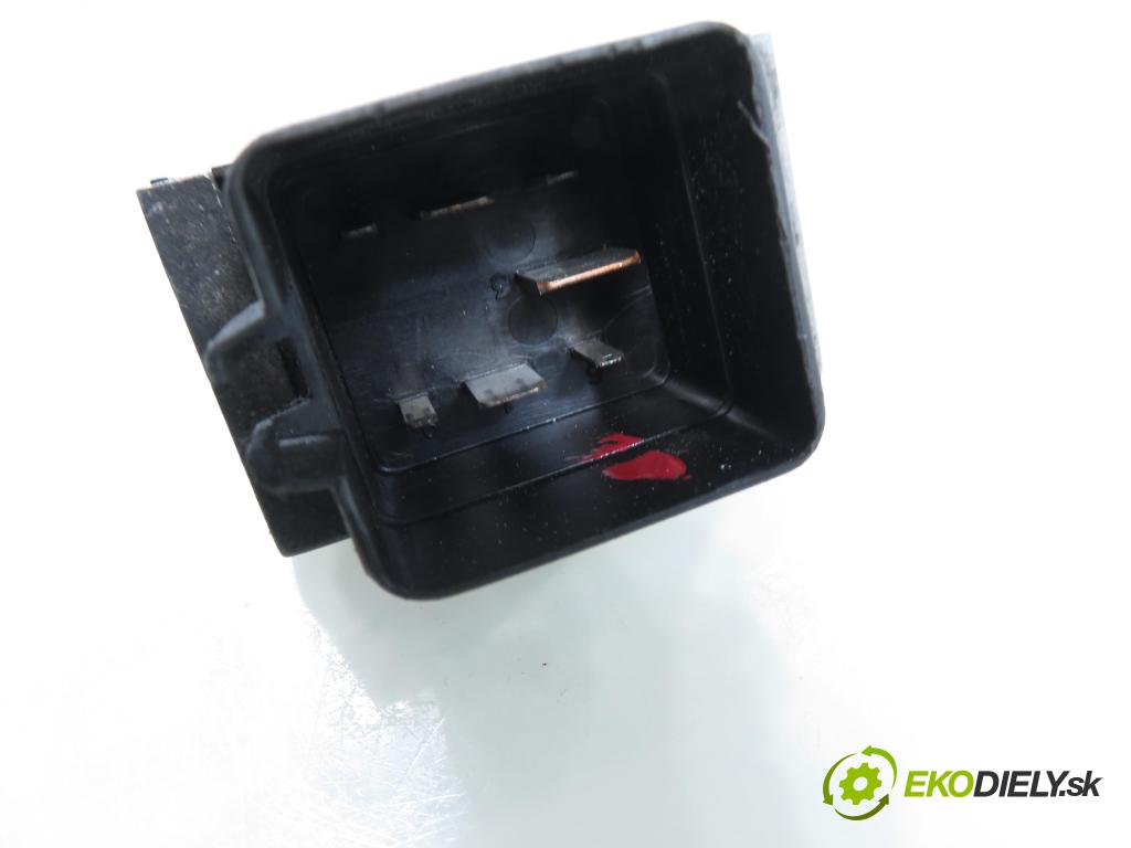 RENAULT TRAFIC II Skrzynia (FL) FURGON 2002 74,00 1.9 dCi 100 - F9Q 760 1870,00 RELÉ: JÚN: