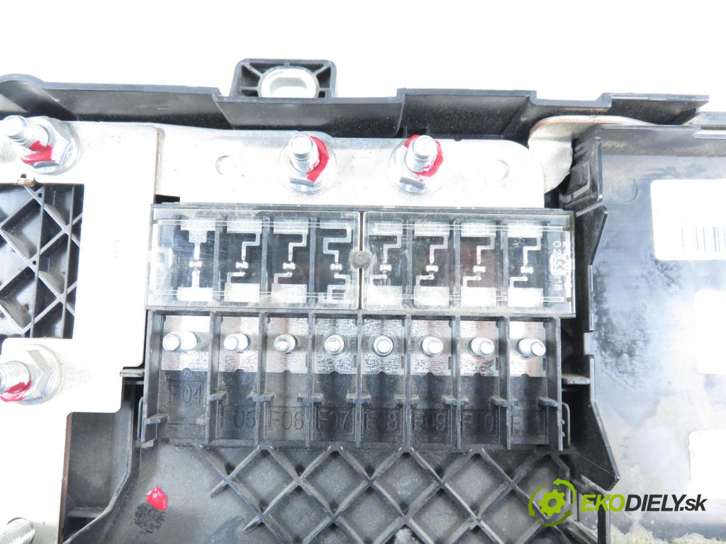 FORD TRANSIT CUSTOM V362 Skrzynia (FY, FZ) FURGON 2016 77,00 2.0 TDCi - YLF6 1995,00 Skrinka POJISTKY: na BATÉRIA GK2T14B144HA