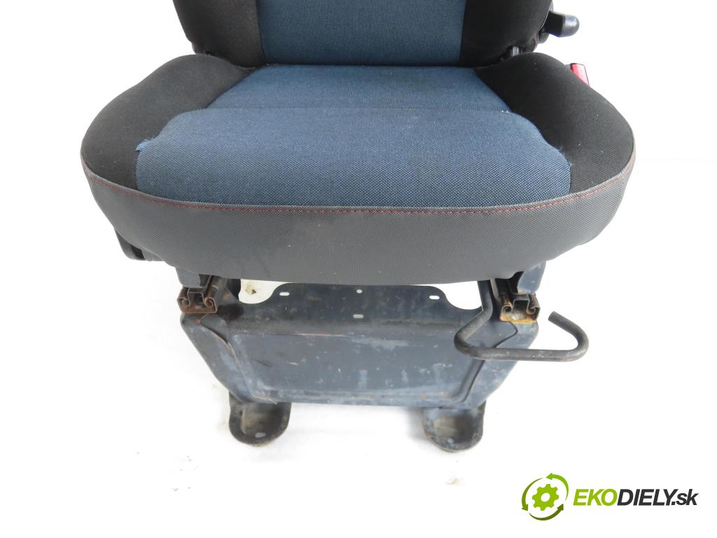 RENAULT MASTER III Platforma / podwozie (EV, HV, UV) KABINA/PLATFORMA 2015 0,00 2.3 dCi 165 FWD - M9T 700 2298,00 sedadlo CESTUJÍCÍ/PP