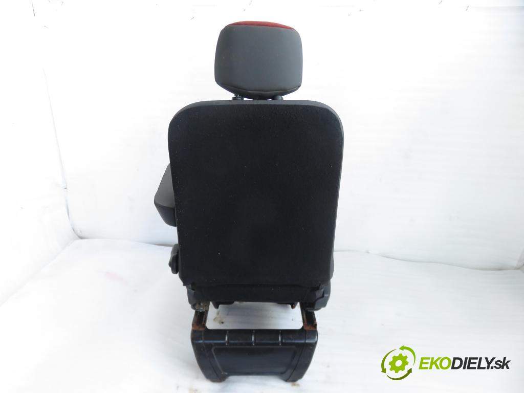 RENAULT MASTER III Platforma / podwozie (EV, HV, UV) KABINA/PLATFORMA 2015 0,00 2.3 dCi 165 FWD - M9T 700 2298,00 sedadlo CESTUJÍCÍ/PP
