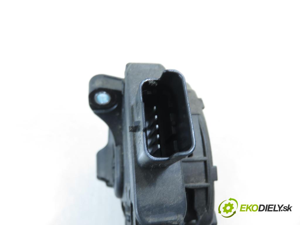 PEUGEOT 207 (WA_, WC_) HB 2007 54,00 1.4 - KFV (TU3A) 1360,00 Potenciometer plynu 968075688002 ; 6PV00908300 (Potenciometer plynového pedálu)