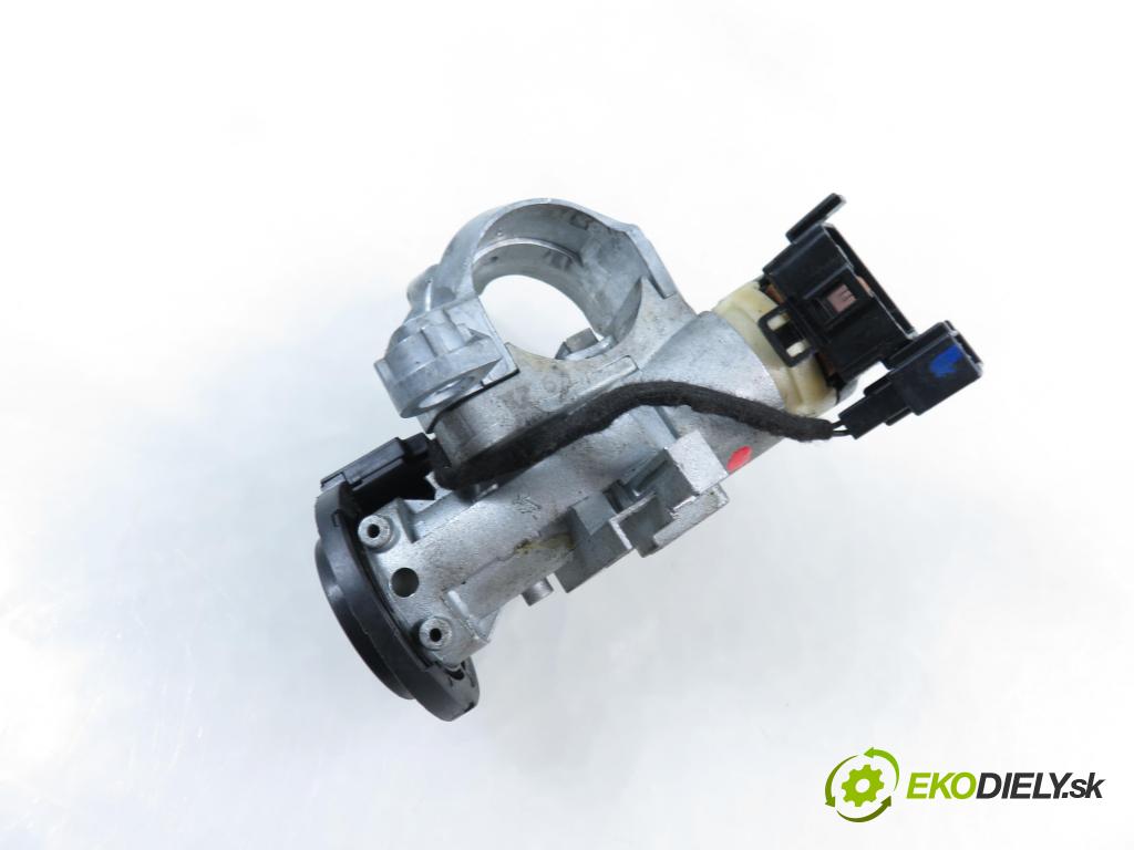 VOLVO V40 Kombi (645) KOMBI 2004 85,00 1.9 DI 116 - D 4192 T3 1870,00 spinačka  (Spínacia skrinka)