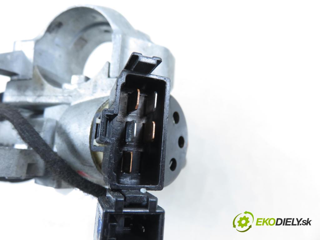 VOLVO V40 Kombi (645) KOMBI 2004 85,00 1.9 DI 116 - D 4192 T3 1870,00 spinačka  (Spínacia skrinka)