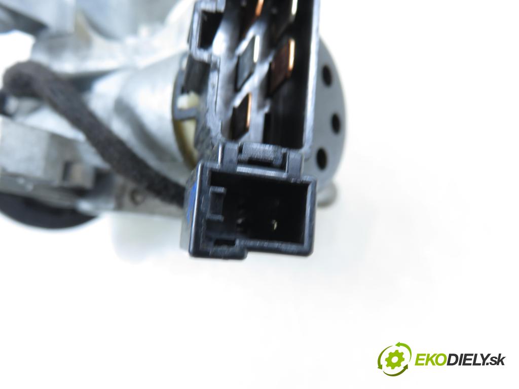 VOLVO V40 Kombi (645) KOMBI 2004 85,00 1.9 DI 116 - D 4192 T3 1870,00 spinačka  (Spínacia skrinka)