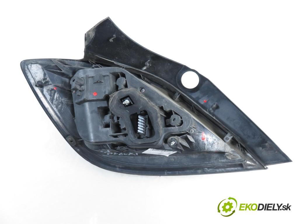 OPEL ASTRA H (A04) HB 2006 88,00 1.9 CDTI - Z 19 DT 1910,00 Svetlo pravé zadné