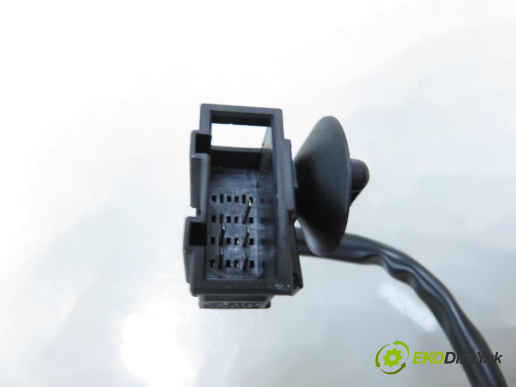 SKODA FABIA II Combi (545) KOMBI 2011 77,00 1.2 TSI - CBZB 1197,00 zpětné zrcátko