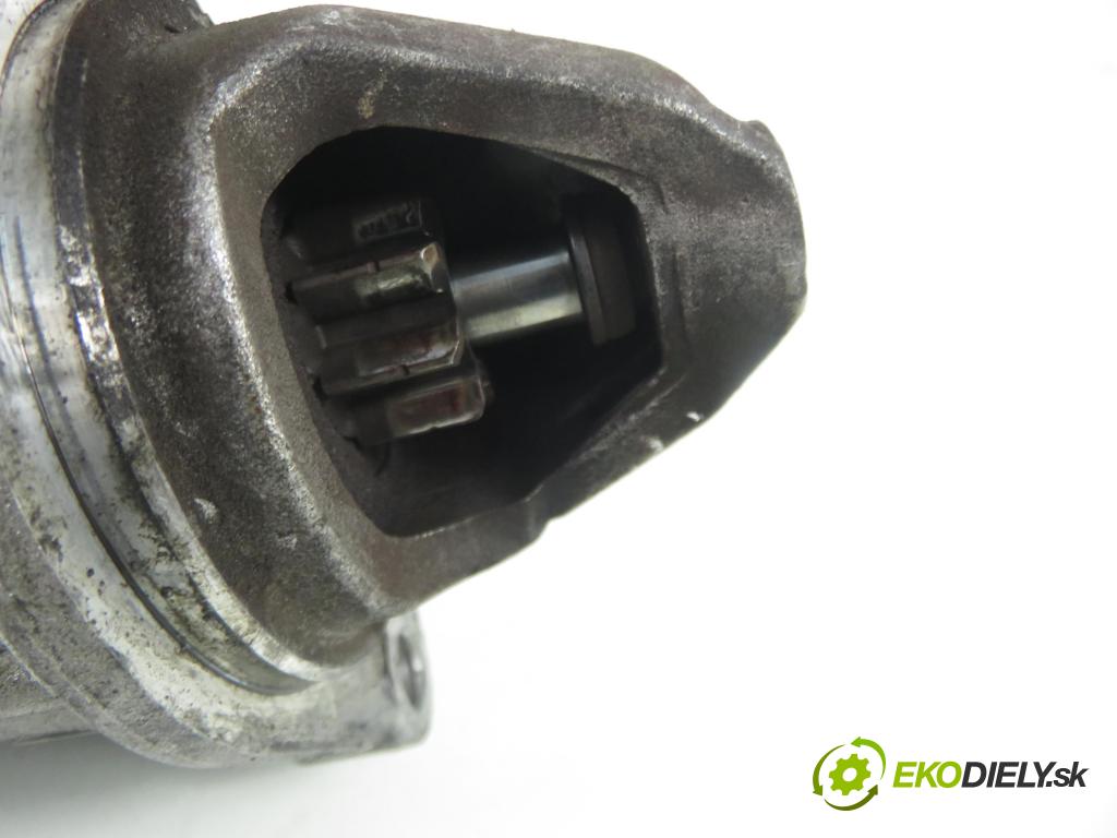 PEUGEOT 107 (PM_, PN_) HB 2006 50,00 1.0 68 - CFB (1KR) 998,00 Štartér 281000Q021 ; 0001107439 (Štartér)