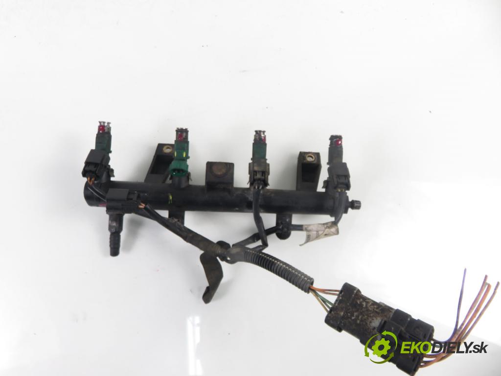 PEUGEOT 206 liftback (2A/C) HB 2006 55,00 1.4 75 - KFW 1360,00 lišta vstřikovací 9655833580 ; 01F023 (Vstřikovací lišta)