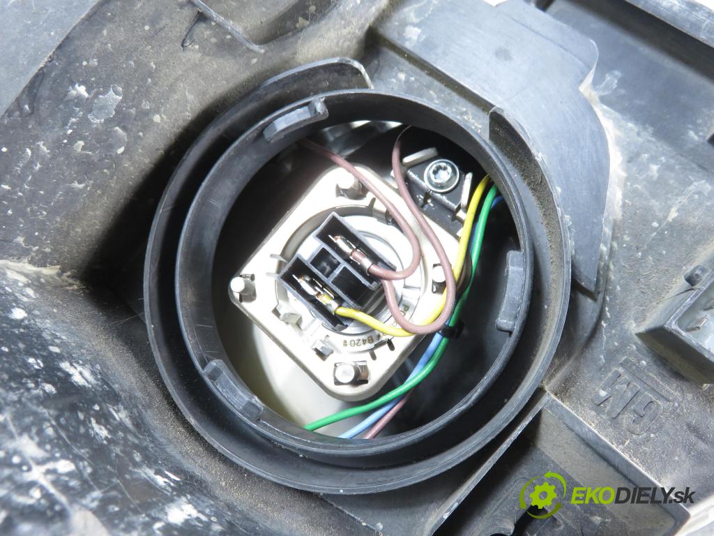 OPEL MERIVA A nadwozie wielkoprzestrzenne (MPV) (X03) HB 2004 74,00 1.7 CDTI 100 - Z 17 DTH 1686,00 Svetlo PP 93321053GL