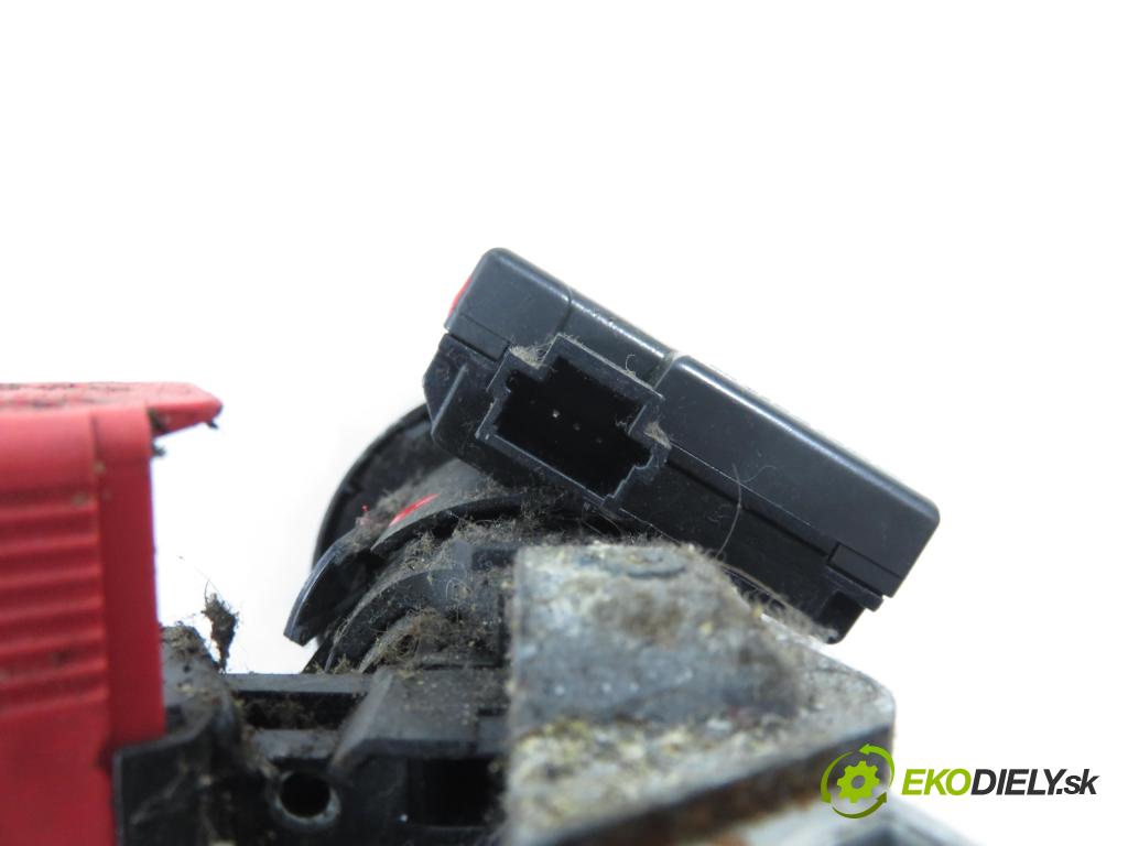 RENAULT MASTER III Platforma / podwozie (EV, HV, UV) KABINA/PLATFORMA 2016 120,00 2.3 dCi 165 FWD - M9T 702 2298,00 spinačka 8200405701F ; N0502060 (Spínacia skrinka)