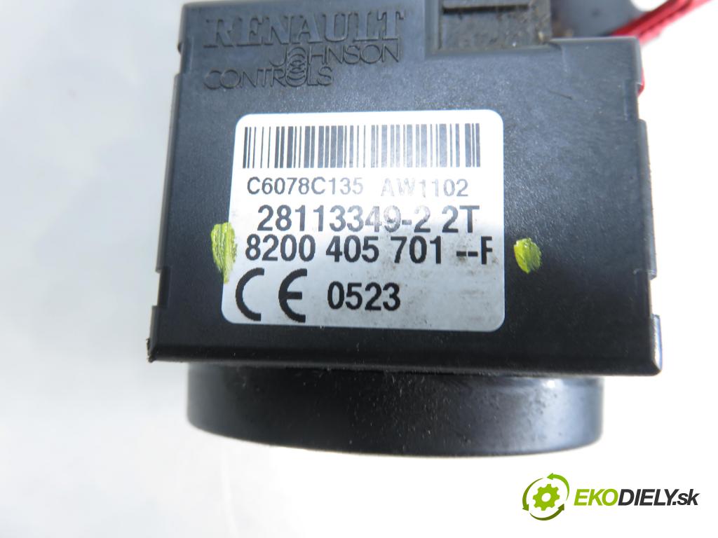 RENAULT MASTER III Platforma / podwozie (EV, HV, UV) KABINA/PLATFORMA 2016 120,00 2.3 dCi 165 FWD - M9T 702 2298,00 spinačka 8200405701F ; N0502060 (Spínacia skrinka)