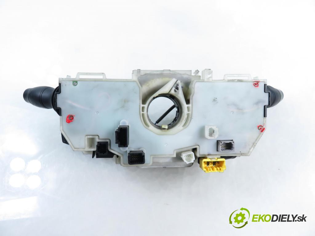 RENAULT MASTER III Platforma / podwozie (EV, HV, UV) KABINA/PLATFORMA 2016 120,00 2.3 dCi 165 FWD - M9T 702 2298,00 páčka/prepínač 255679073R