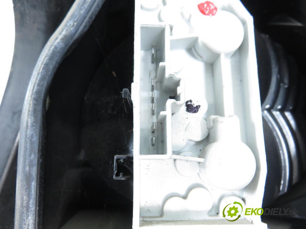 FORD FOCUS II sedan (DB_, FCH, DH) SEDAN 2005 74,00 1.6 - HWDB 1596,00 Svetlo ľavé zadné 5M5113405B