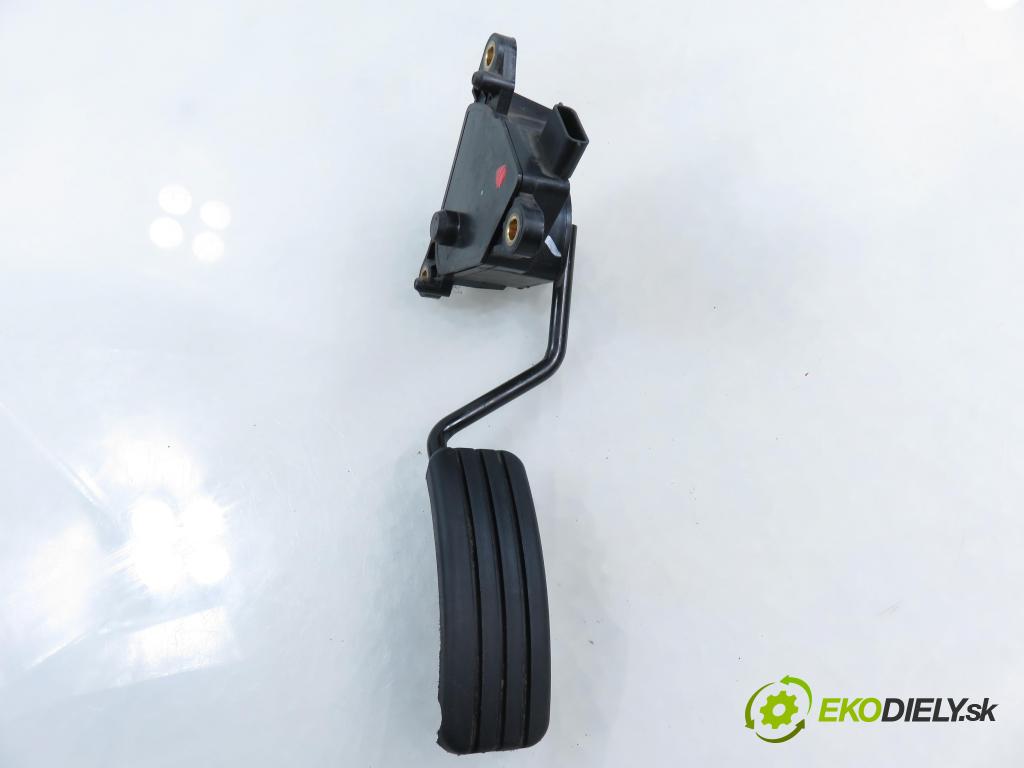 RENAULT GRAND SCENIC II (JM0/1_) MINIVAN 2004 99,00 2.0 135 - F4R 771 1998,00 Potenciometer plynu 8200159647 (Potenciometer plynového pedálu)