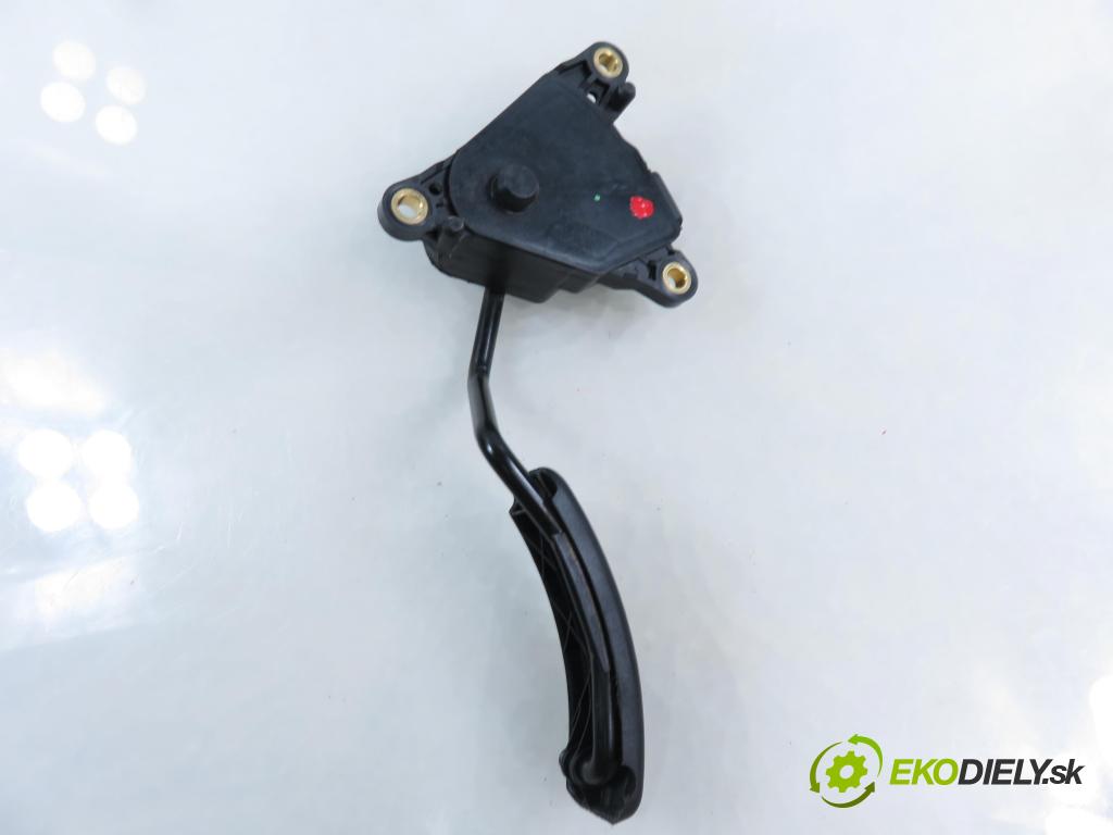 RENAULT GRAND SCENIC II (JM0/1_) MINIVAN 2004 99,00 2.0 135 - F4R 771 1998,00 Potenciometer plynu 8200159647 (Potenciometer plynového pedálu)