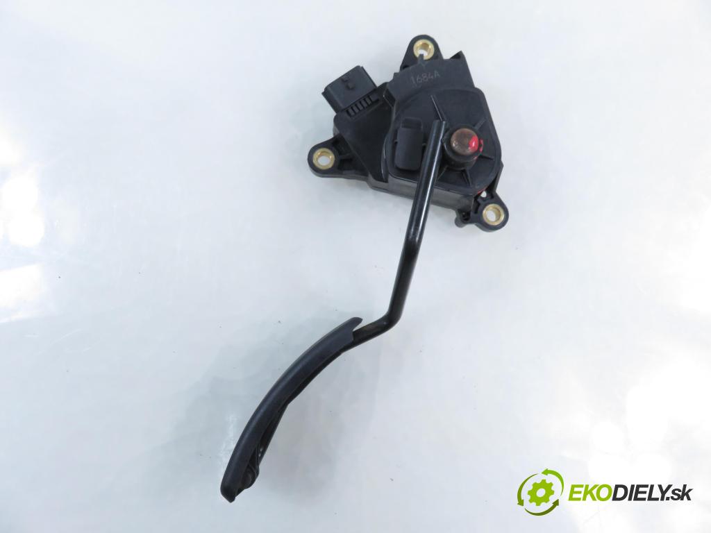 RENAULT GRAND SCENIC II (JM0/1_) MINIVAN 2004 99,00 2.0 135 - F4R 771 1998,00 Potenciometer plynu 8200159647 (Potenciometer plynového pedálu)