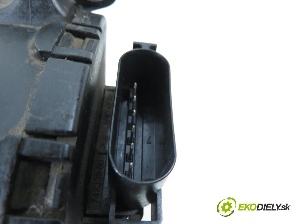 FORD FOCUS II sedan (DB_, FCH, DH) SEDAN 2005 74,00 1.6 - HWDB 1596,00 Potenciometer plynu 4M519F836CH ; 6PV00864100 (Potenciometer plynového pedálu)