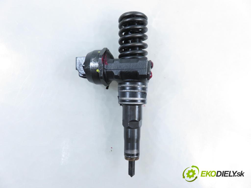 VW PASSAT B5.5 Variant (3B6) KOMBI 2002 74,00 1.9 TDI PD 101 - AVB 1896,00 Vstrekovač 038130073AJ ; 0414720037 (Vstrekovač paliva)